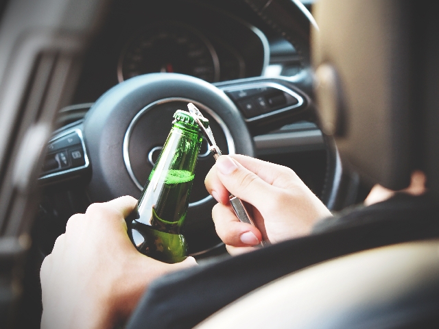 Les risques de l’alcool au volant et les décisions prises par le gouvernement